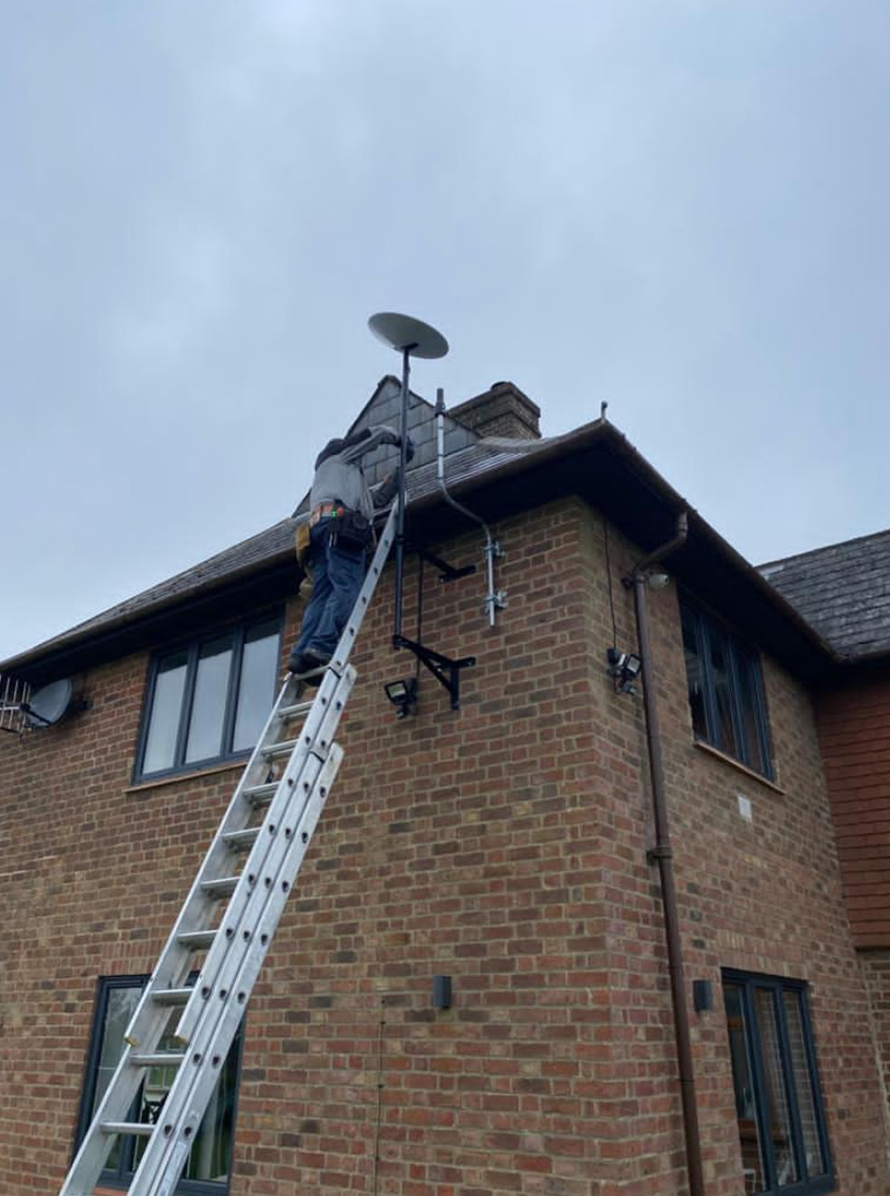 Our first visit to sort out an installation carried out by another company. The dish was mounted on a Sky bracket and Starlink adapter which was not suitable for purpose. The house was in open countryside and exposed to very high winds causing the original install to move about and creak annoying the customer. Dish location Alton in Hampshire.